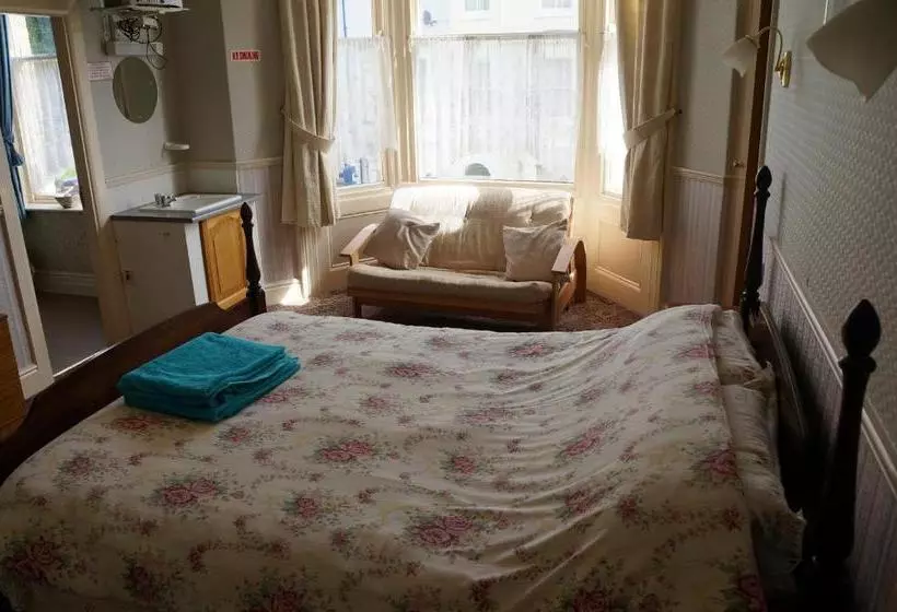 Отель The Captain Guesthouse