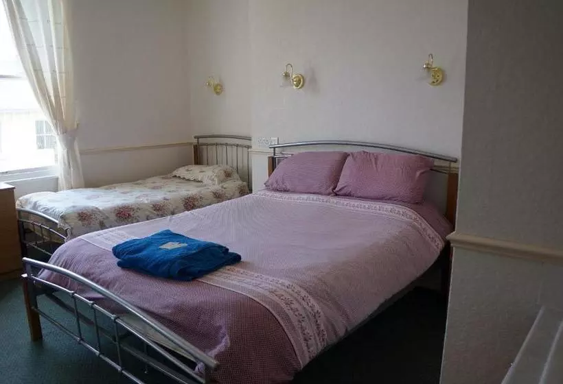 Отель The Captain Guesthouse