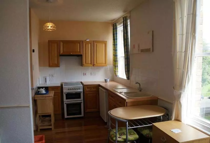 Отель The Captain Guesthouse