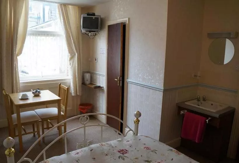 Отель The Captain Guesthouse