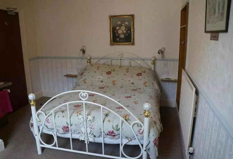 Отель The Captain Guesthouse