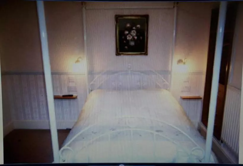 Отель The Captain Guesthouse