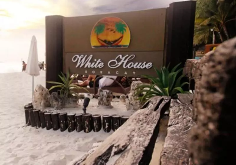 Hotel White House Beach Resort