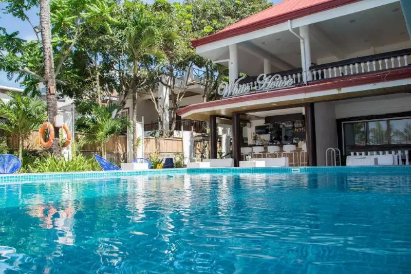 Hotel White House Beach Resort