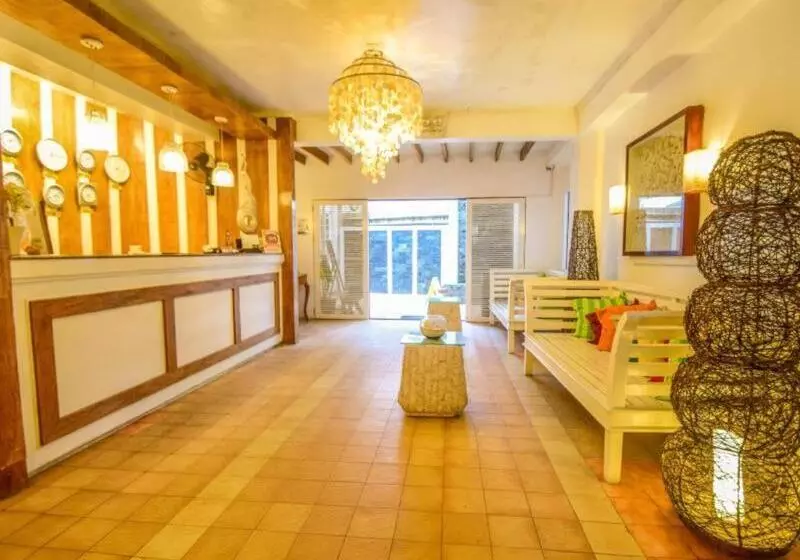 Hotel White House Beach Resort