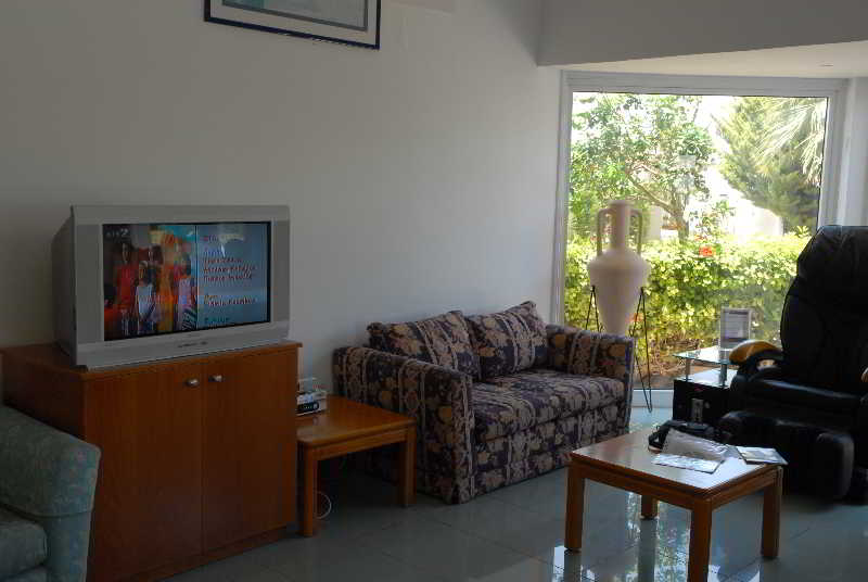 Maistrali Beach Hotel Apts