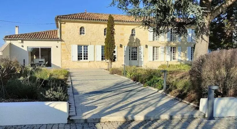 Aamiaismajoitus (B&B) Château Haut Brisson