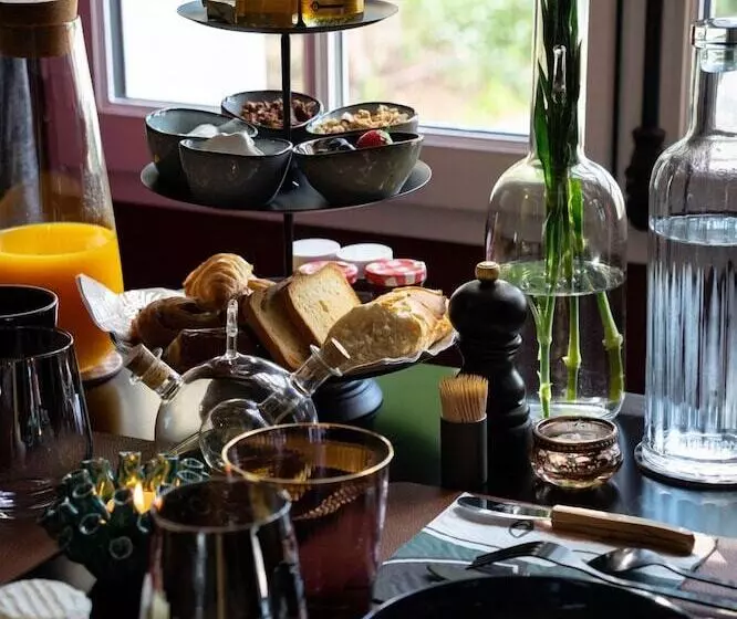 Aamiaismajoitus (B&B) Château Haut Brisson