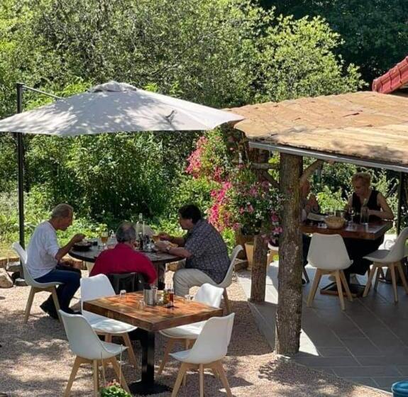 Bed and Breakfast Les Roches Restaurant & Chambre D Hotes