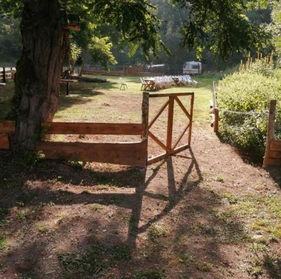 Bed and Breakfast Les Roches Restaurant & Chambre D Hotes