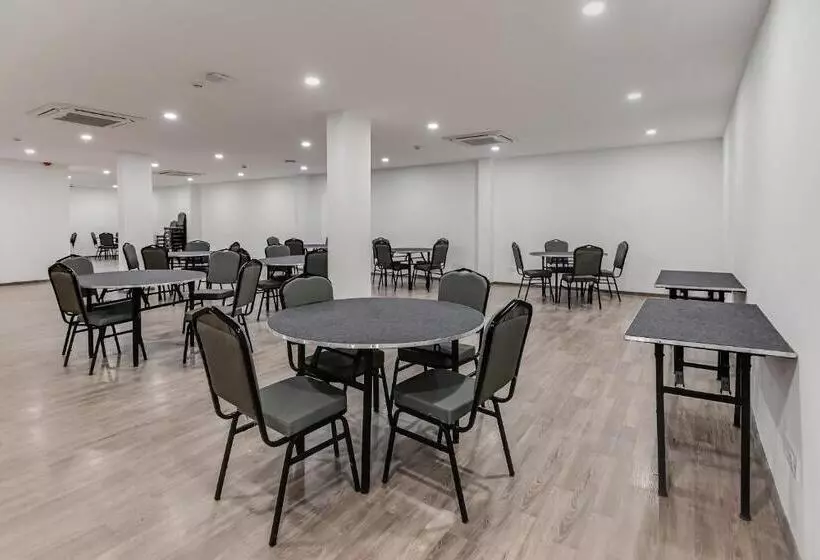 Hotelli Super Townhouse 096 Lohia Park