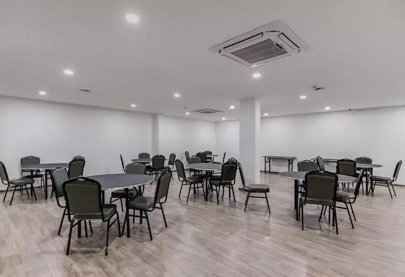 Hotelli Super Townhouse 096 Lohia Park