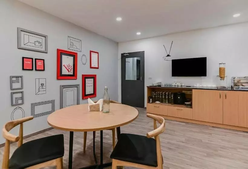 Hotelli Super Townhouse 096 Lohia Park