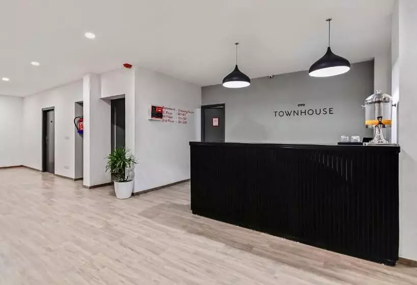 Hotelli Super Townhouse 096 Lohia Park