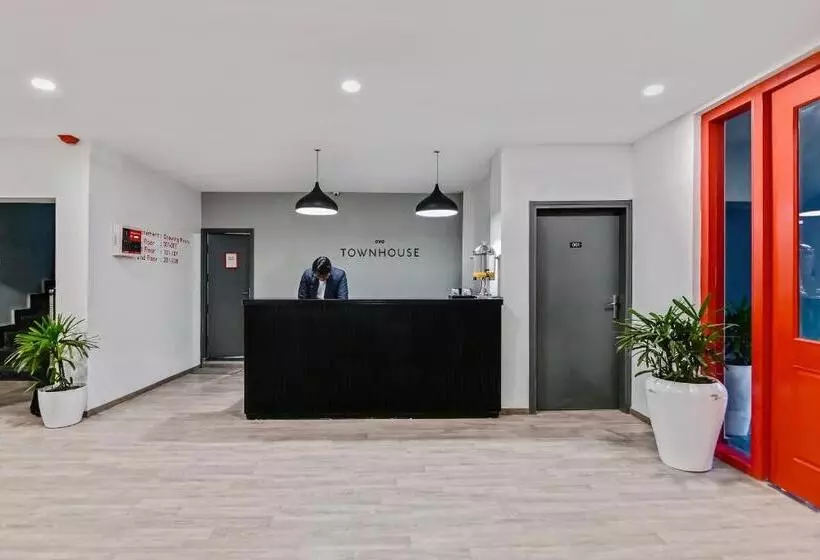 Hotelli Super Townhouse 096 Lohia Park