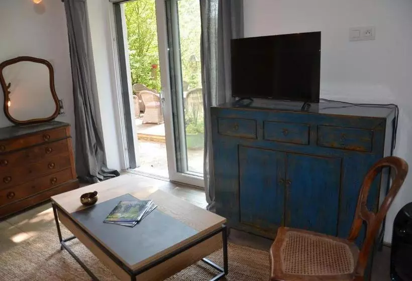 Majatalo La Cave Au Chat Pitre / L étable