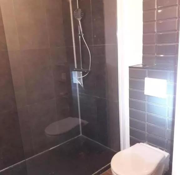 Majatalo La Cave Au Chat Pitre / L étable