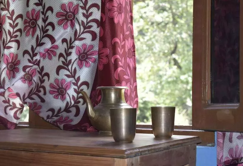 ペンション Shabnam River View Home Stay