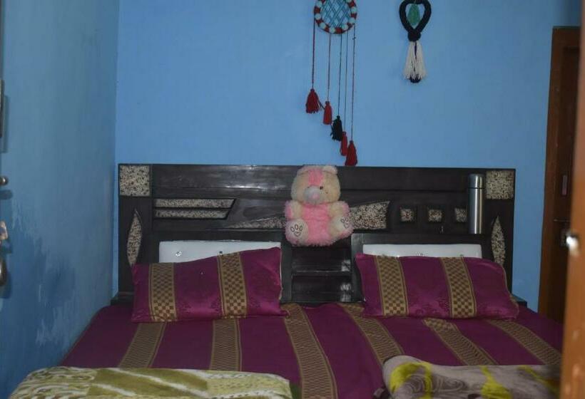 פנסיון Shabnam River View Home Stay