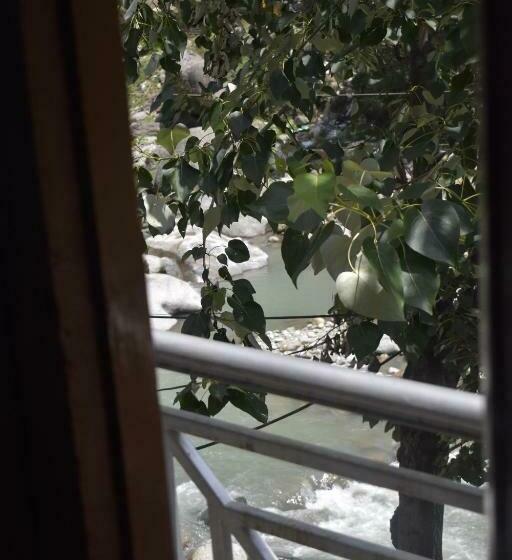 פנסיון Shabnam River View Home Stay