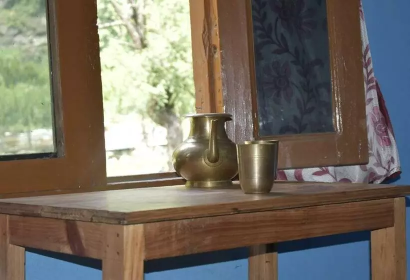 ペンション Shabnam River View Home Stay
