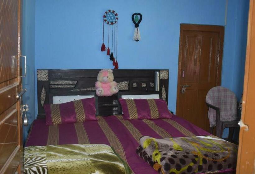 פנסיון Shabnam River View Home Stay