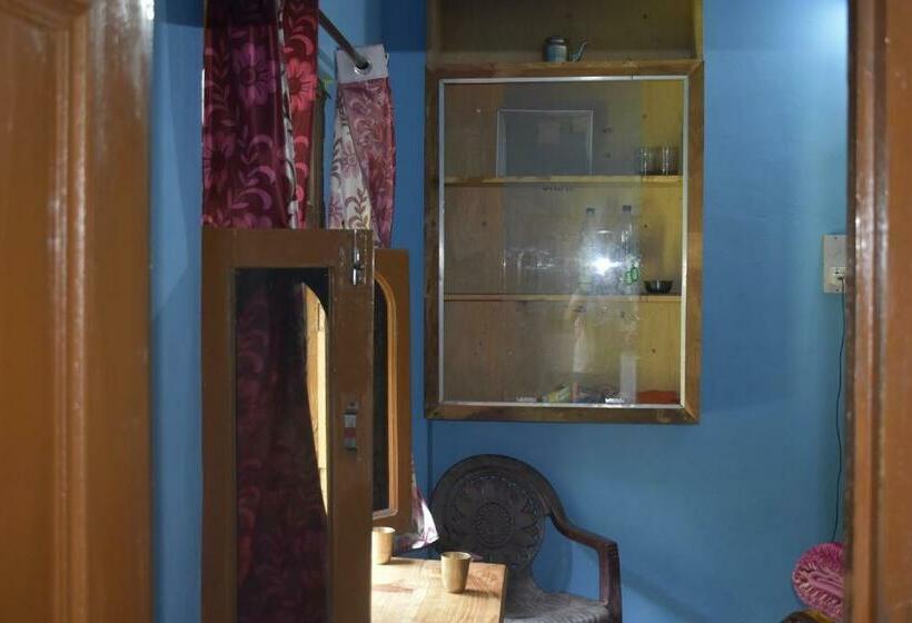 פנסיון Shabnam River View Home Stay