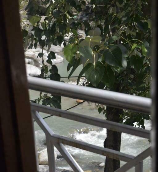 פנסיון Shabnam River View Home Stay