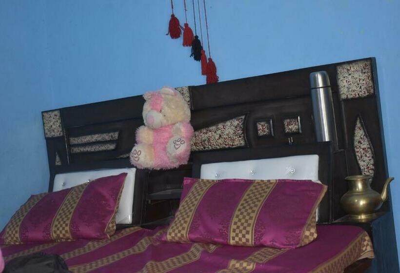 פנסיון Shabnam River View Home Stay