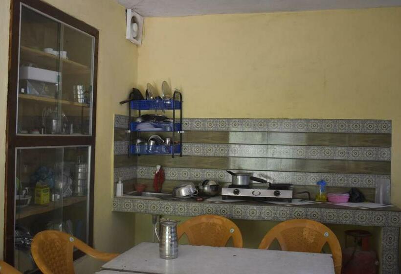 פנסיון Shabnam River View Home Stay