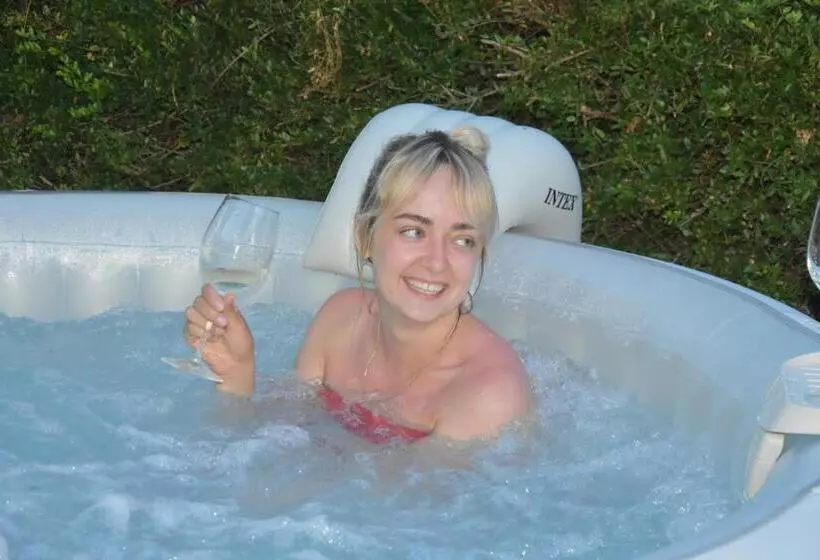 ベッドアンドブレックファースト Al Vecchio Glicine