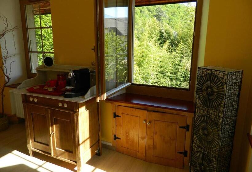 تختخواب و صبحانه Gite De L école