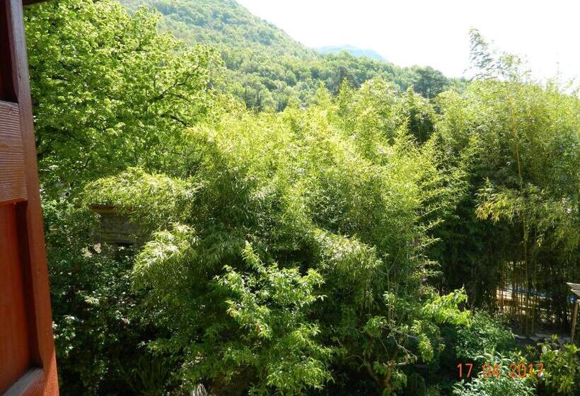 تختخواب و صبحانه Gite De L école