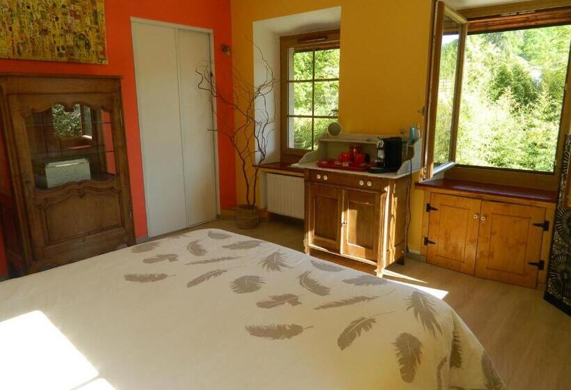 تختخواب و صبحانه Gite De L école