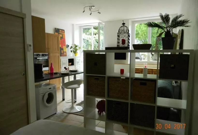 ベッドアンドブレックファースト Gite De L école