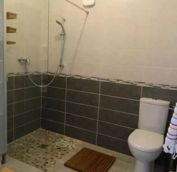 ベッドアンドブレックファースト Gite De L école