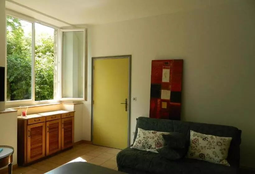 ベッドアンドブレックファースト Gite De L école