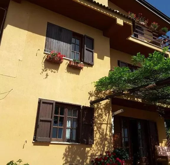 Aamiaismajoitus (B&B) Mansarda Fiorita