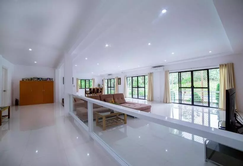 Bohol White House Bed & Breakfast