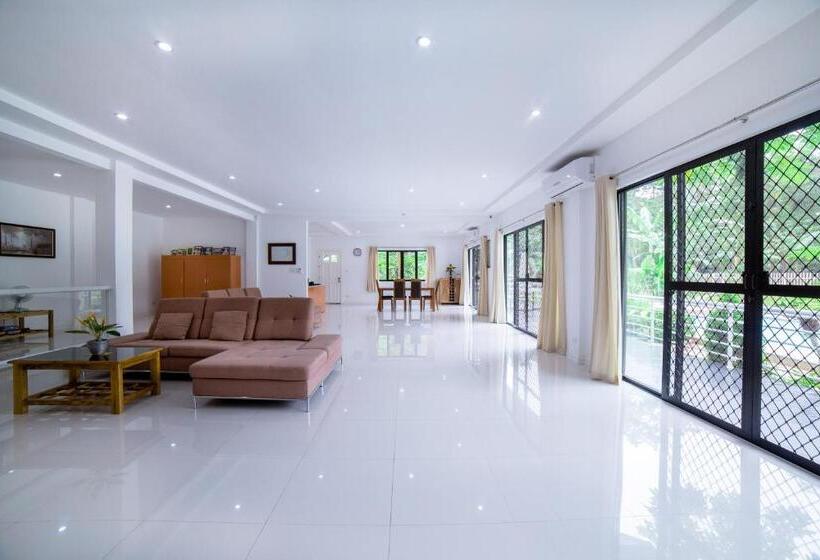 Bohol White House Bed & Breakfast