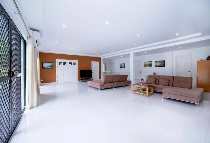 Bohol White House Bed & Breakfast