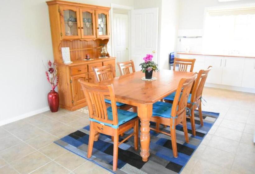 בית מלון כפרי Emu Lodge Country Retreat