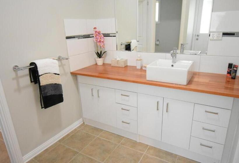 בית מלון כפרי Emu Lodge Country Retreat