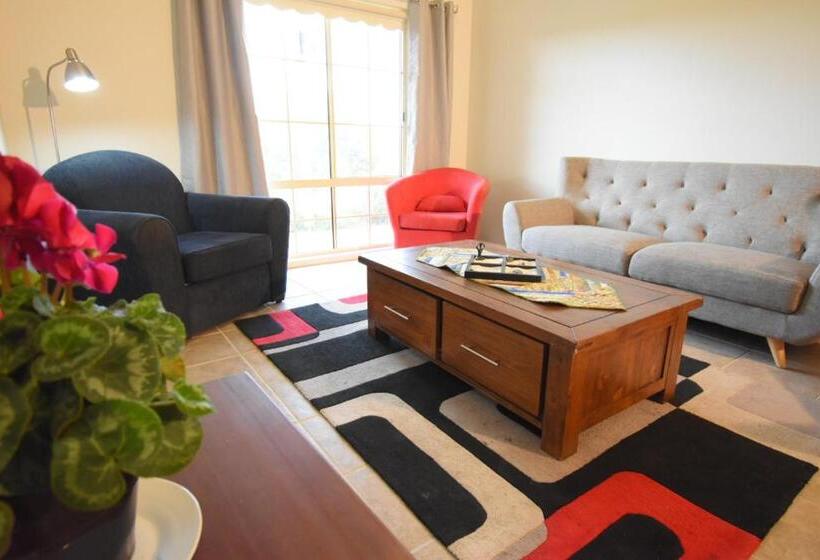 בית מלון כפרי Emu Lodge Country Retreat