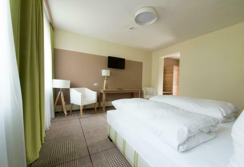 Otel Landgasthof Zum Goldenen Hirschen