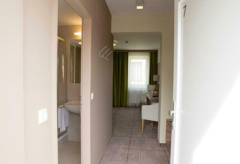 Otel Landgasthof Zum Goldenen Hirschen