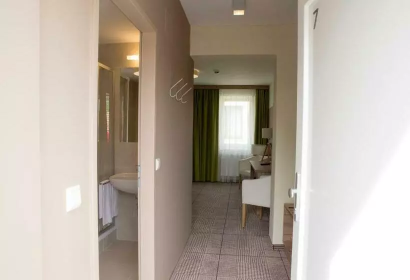 ホテル Landgasthof Zum Goldenen Hirschen