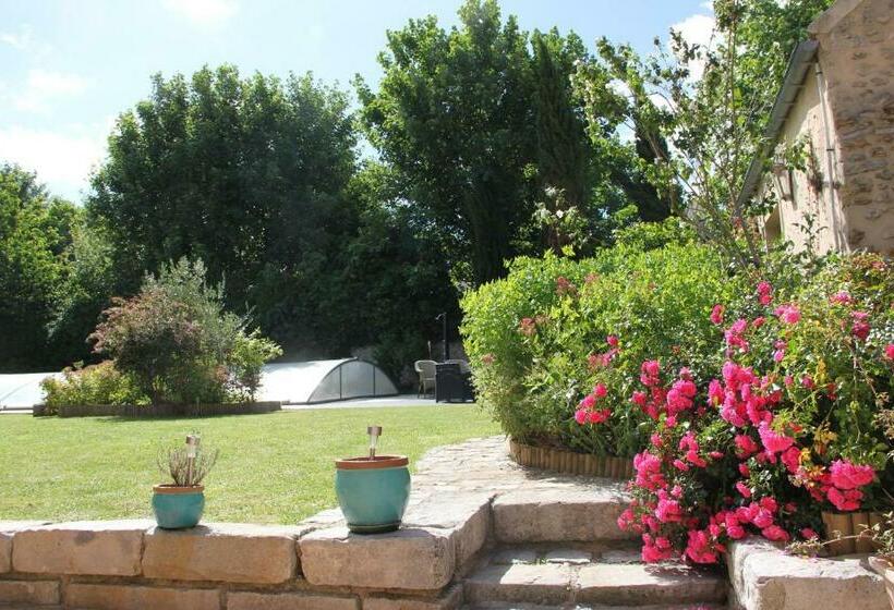 פנסיון La Closerie Dauvilliers