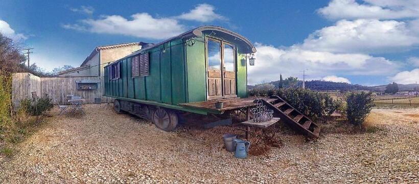 פנסיון Une Roulotte à La Campagne