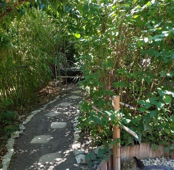 ベッドアンドブレックファースト La Marmotte De La Tour